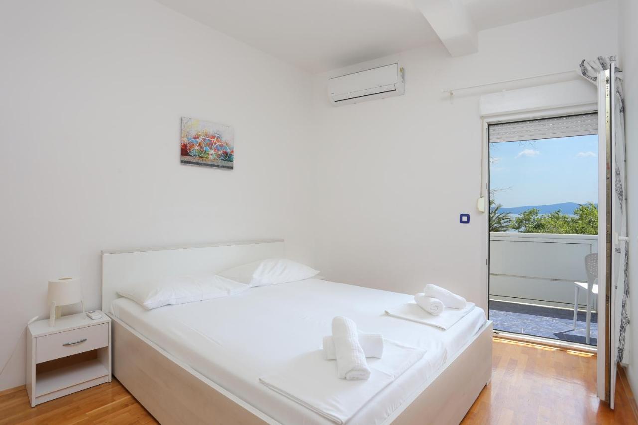 Apartments By The Sea Podgora, Makarska - 18918 Exterior photo