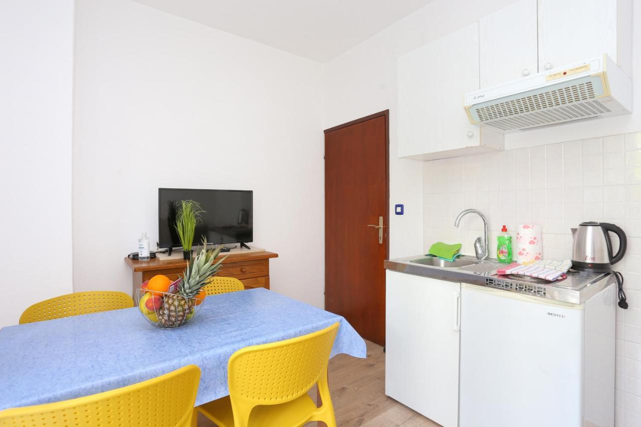Apartments By The Sea Podgora, Makarska - 18918 Exterior photo